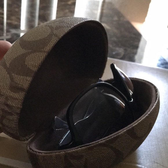 Coach sunglasses with large case - Picture 10 of 10